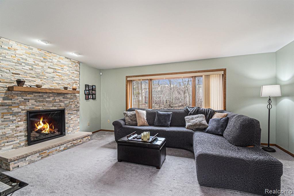 5102 FOXPOINT Circle, Midland, MI 48642 — Photo 6