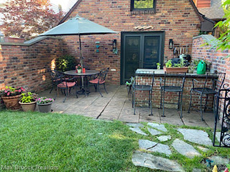 831 W OAKRIDGE Street, Ferndale, MI 48220 — Photo 43