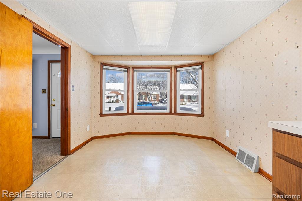 20688 Fleetwood Drive, Harper Woods, MI 48225 — Photo 11