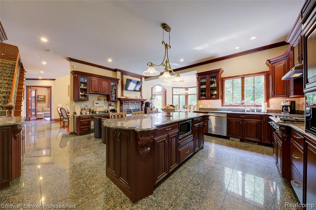 4546 Forest Edge Lane, West Bloomfield, MI 48323 — Photo 28