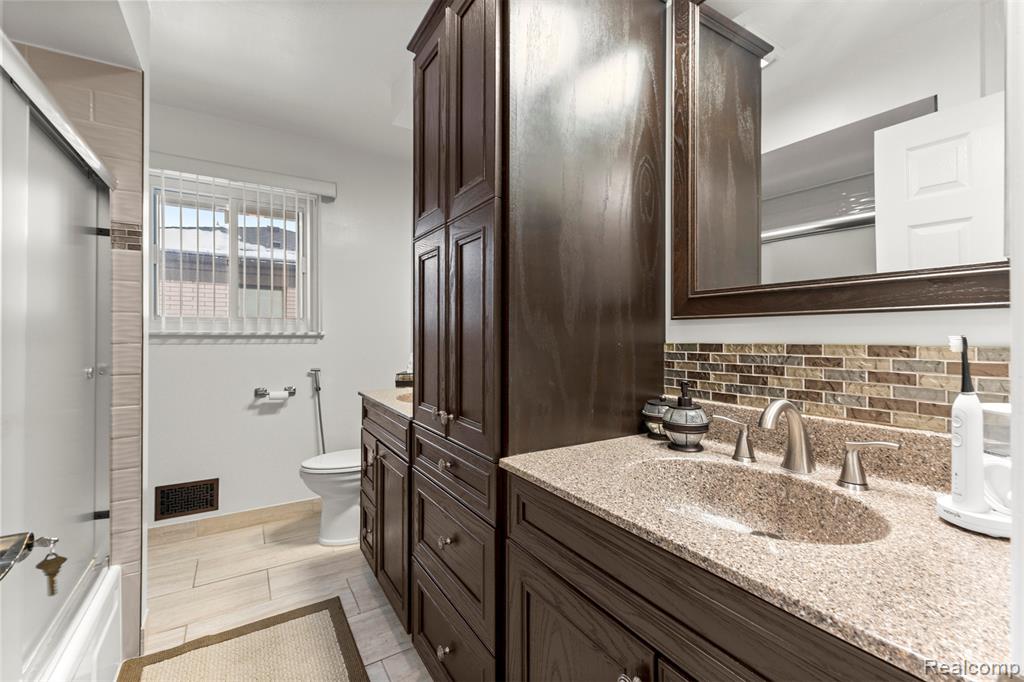 26611 Cecile Street, Dearborn Heights, MI 48127 — Photo 28
