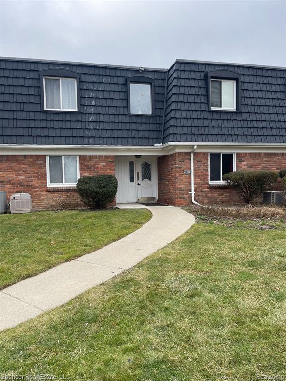1800 COLONIAL VILLAGE Way, 3, Waterford, MI 48328 — front exterior