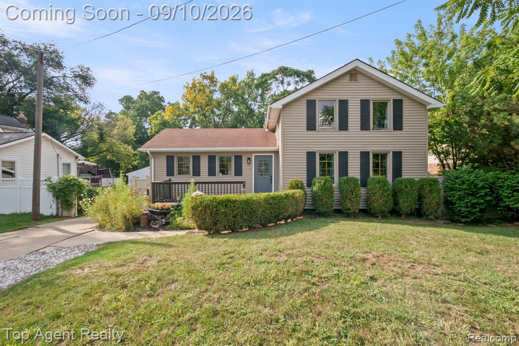 40695 Moravian Drive, Clinton Twp, MI 48036