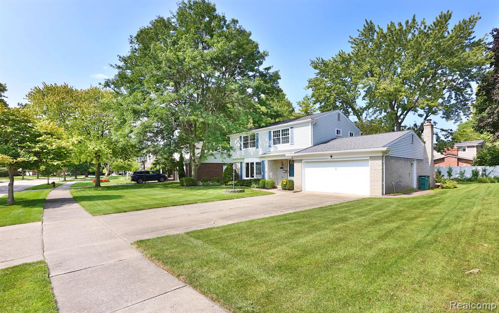 4251 WASHINGTON CRESCENT Drive, Troy, MI 48085 — Photo 3