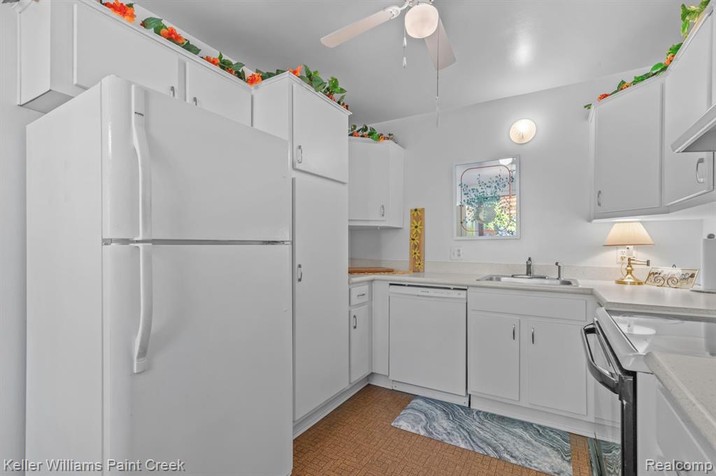 42501 Eldon Circle, Clinton Twp, MI 48038 — Photo 10