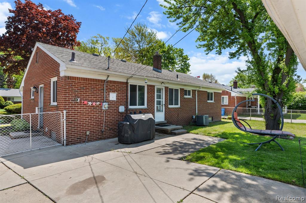8631 WHITEFIELD Street, Dearborn Heights, MI 48127 — Photo 24