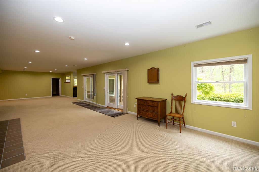 321 Elio, Highland, MI — Photo 35
