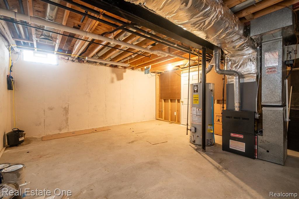 1092 CHESTNUT Lane, South Lyon, MI 48178 — Photo 53