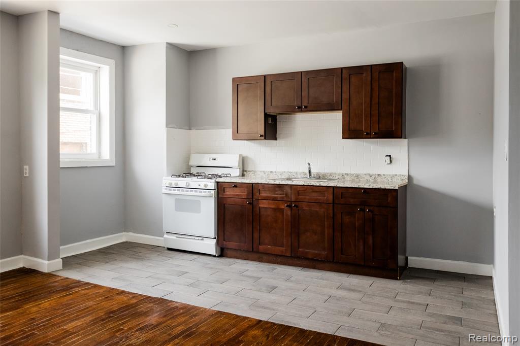 2500 Hurlbut Street, Detroit, MI 48214 — Photo 3