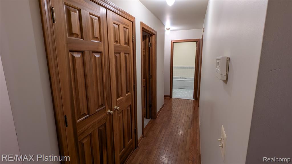4066 W Knoll, Milford, MI 48380 — Photo 17