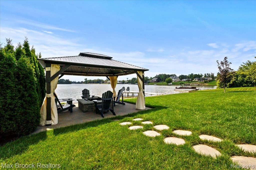 8184 Woodland Shore Drive, Brighton, MI 48114 — Photo 3