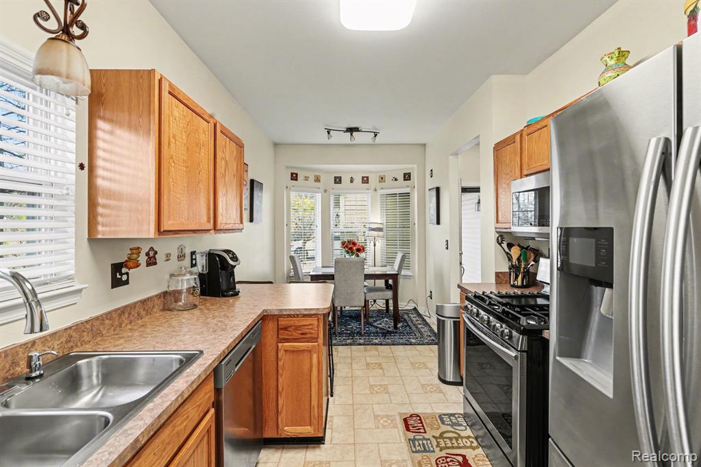 716 Palmer Drive, Pontiac, MI 48342 — Photo 9