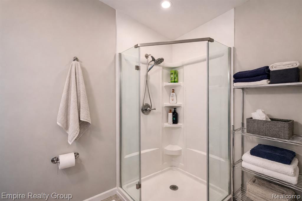 5925 Northridge Circle, Waterford, MI 48327 — Photo 26