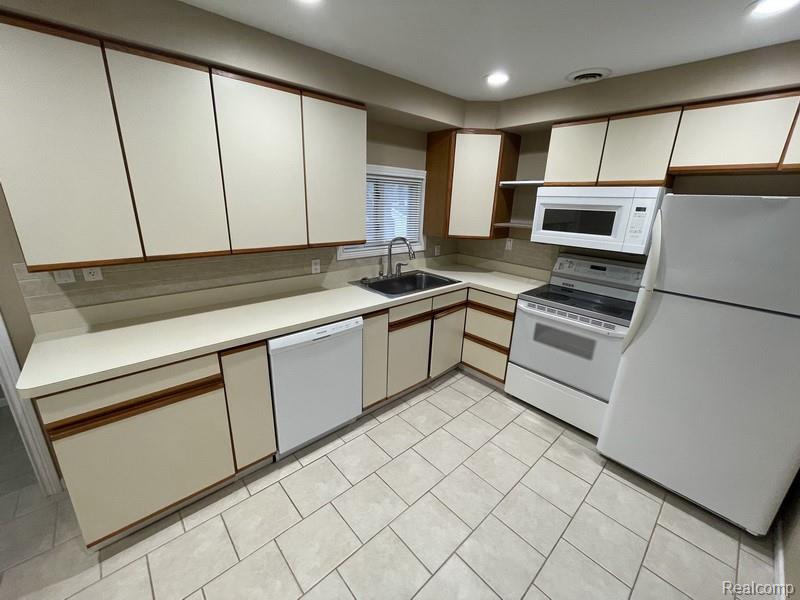 832 BAYFIELD Street, Lake Orion, MI 48362 — Photo 4