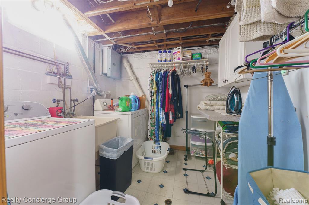 9929 ARDEN Street, Livonia, MI 48150 — Photo 24