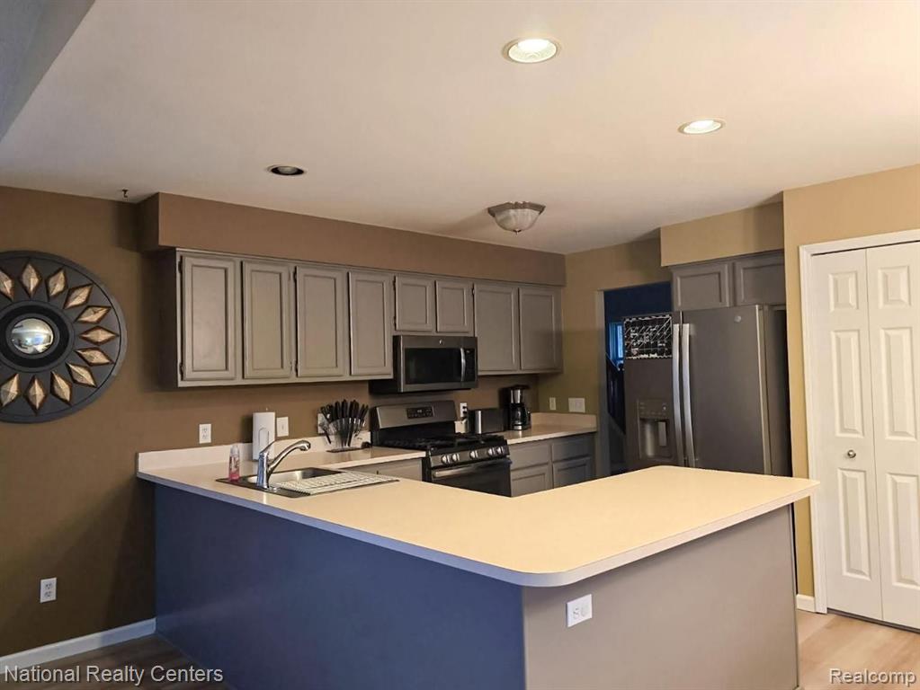 44273 DARTMOUTH Street, Canton, MI 48188 — Photo 13