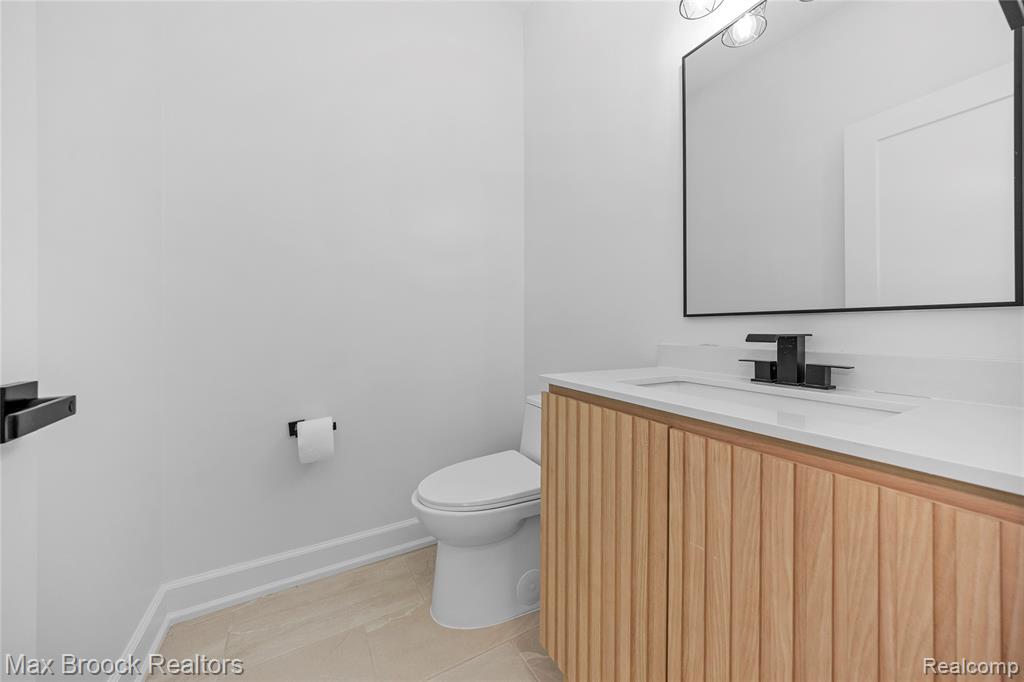 7219 Oakwood Drive, West Bloomfield, MI — Photo 29