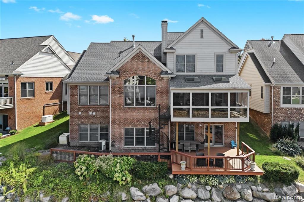 10817 Cliffview Drive, South Lyon, MI 48178 — Photo 35