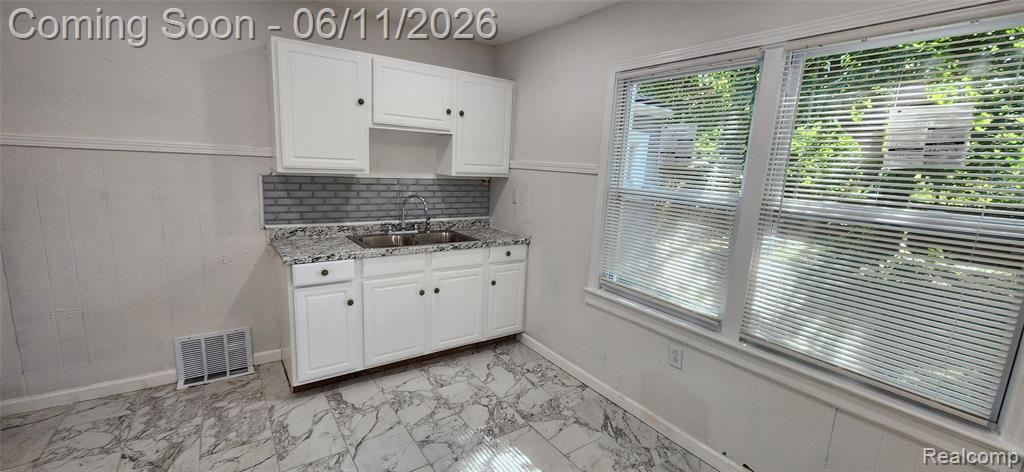 19734 S Lahser Road, Detroit, MI 48219 — Photo 2