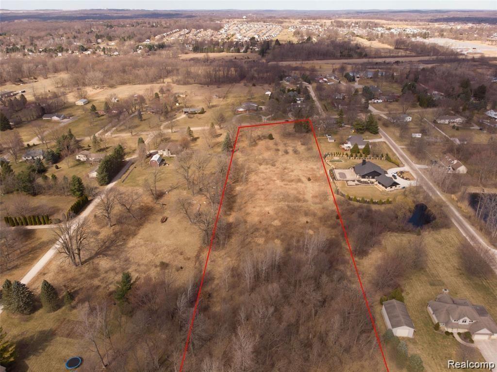 58405 TRAVIS Road, New Hudson, MI 48165 — front exterior