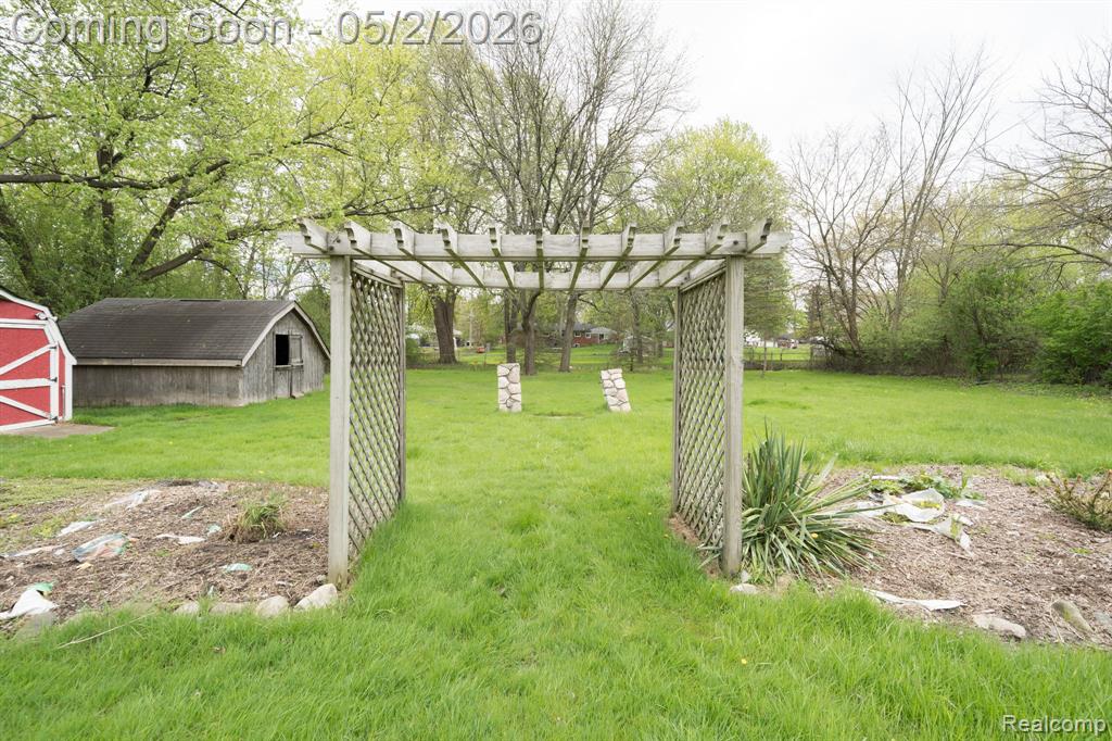 111 Blanche Drive, Troy, MI 48098 — Photo 33