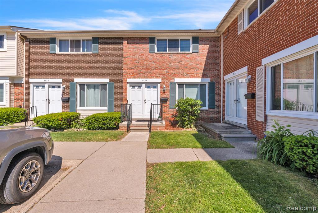 8126 Farnum Avenue, Warren, MI 48093 — front exterior