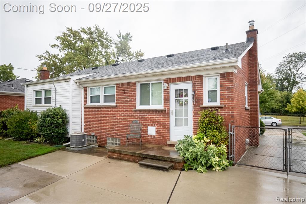 878 Champaign Road, Lincoln Park, MI 48146 — Photo 2