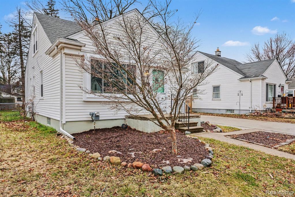 59 Canfield Drive, Mount Clemens, MI 48043 — Photo 4