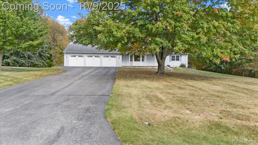 12190 Carriage Trail Circle, Davisburg, MI 48350 — Photo 2