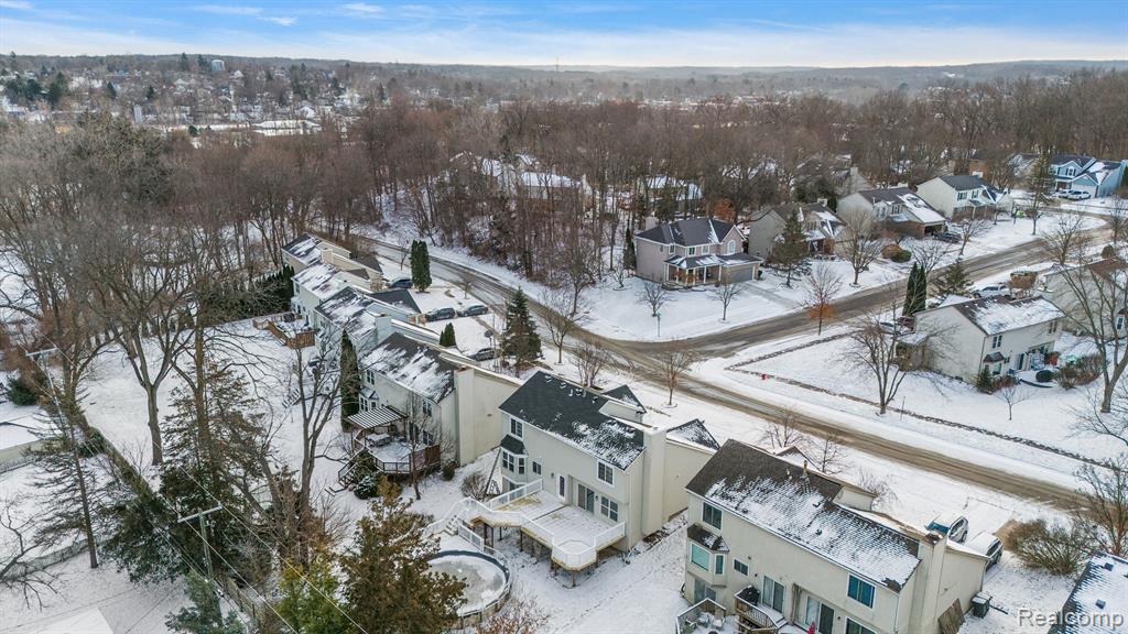 708 Oak View Ln, Milford, MI 48381 — Photo 18