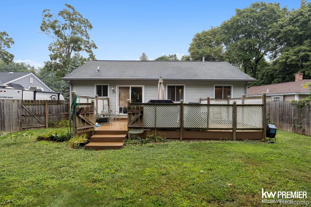 6421 Prairie Lawn Drive, Waterford, MI 48329 — Photo 33