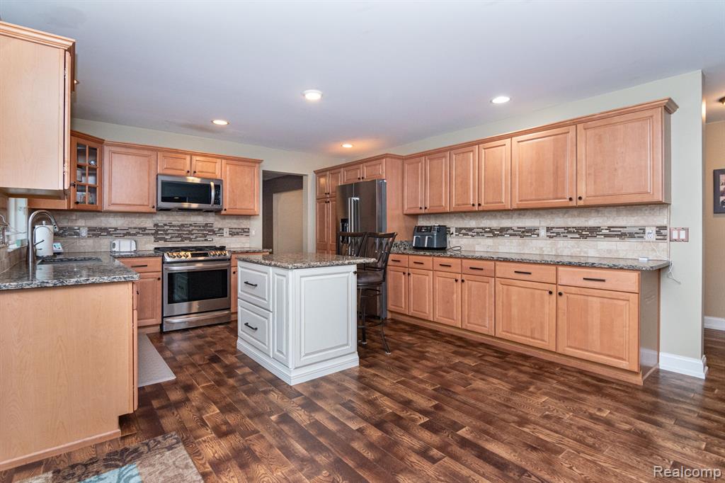 552 CROWN RIDGE Court, White Lake, MI — Photo 24