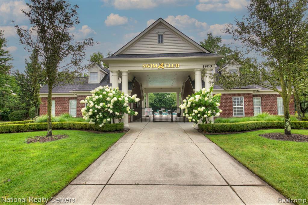 5104 TAMARA Circle, Walled Lake, MI 48390 — Photo 27
