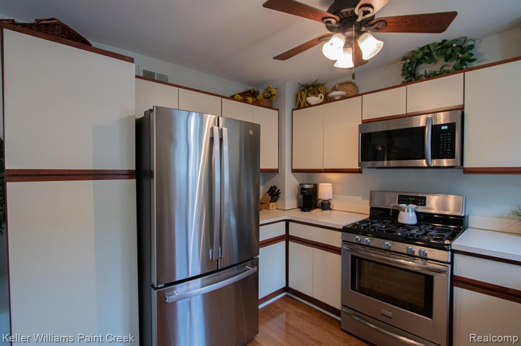 42200 LOCHMOOR Street, Clinton Twp, MI 48038 — Photo 13