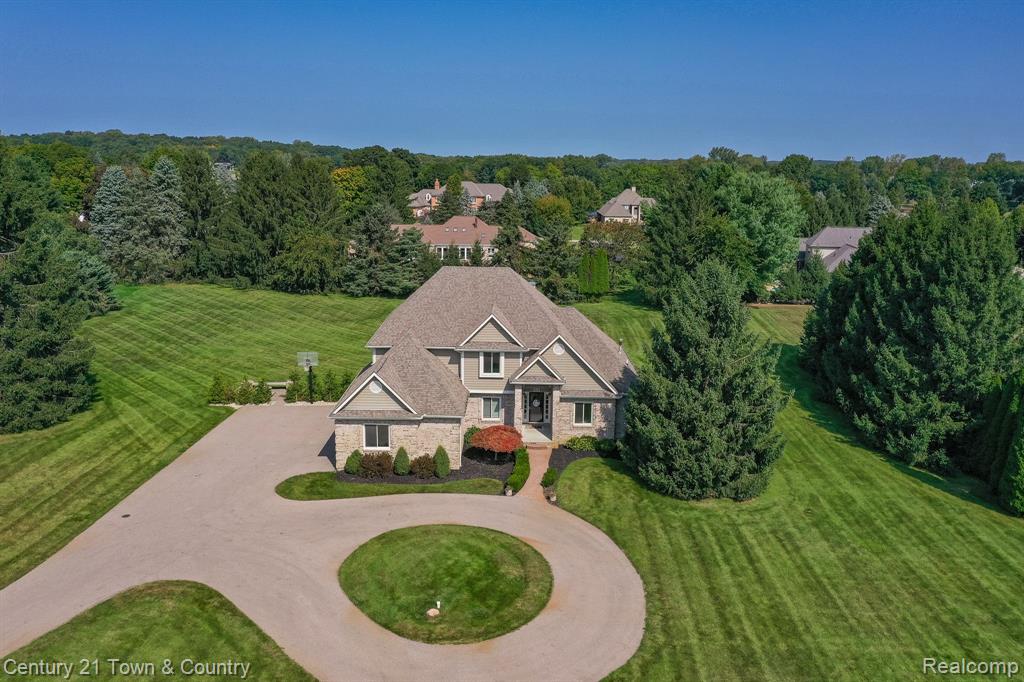 914 SHREWSBURY Drive, Clarkston, MI 48348 — front exterior