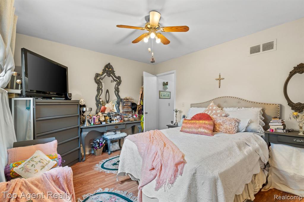 27557 W Echo Valley, 153, Farmington Hills, MI 48334 — Photo 16