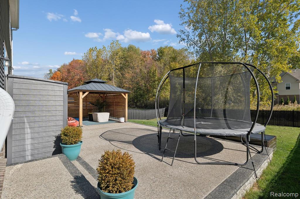 51300 Kirby Drive, New Baltimore, MI 48047 — Photo 59