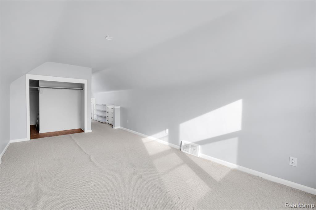 8651 HAZELTON Street, Dearborn Heights, MI 48127 — Photo 12