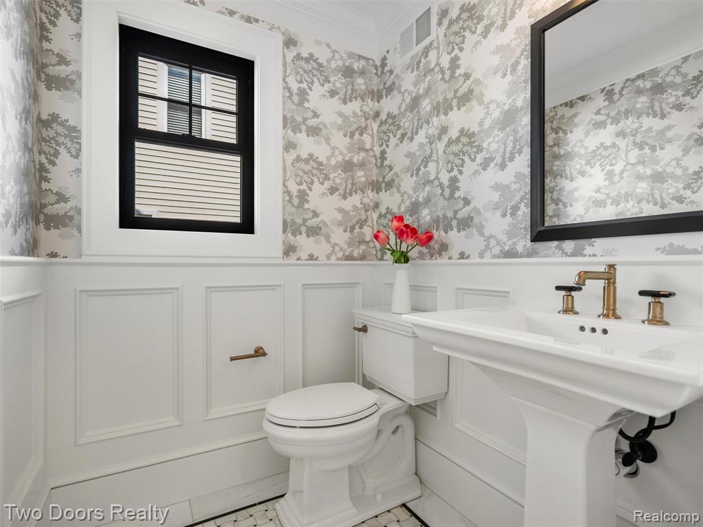 820 OAKRIDGE Avenue, Royal Oak, MI 48067 — Photo 14