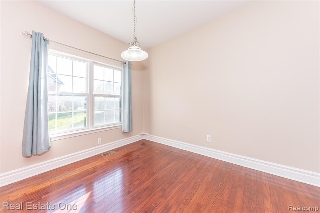 26610 Valhalla Drive, Farmington Hills, MI 48331 — Photo 22