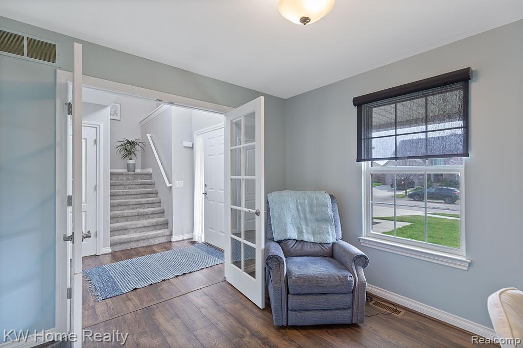 28642 OAKMONTE Circle W, New Hudson, MI 48165 — Photo 12