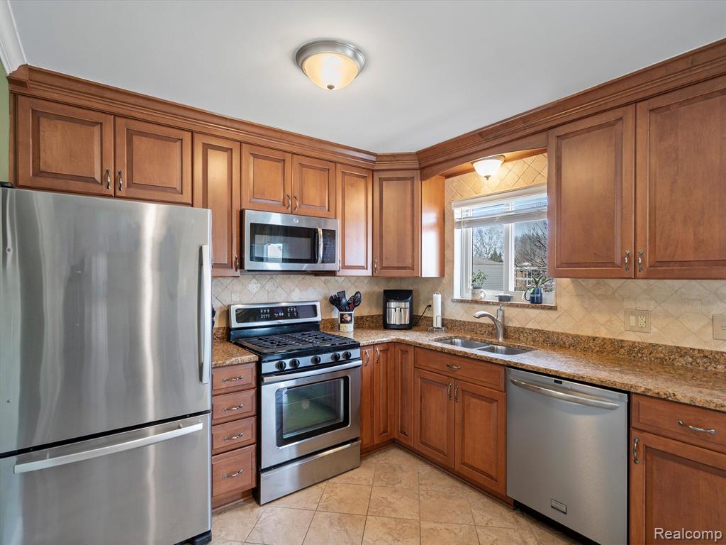 41845 EHRKE Drive, Clinton Twp, MI 48038 — Photo 13