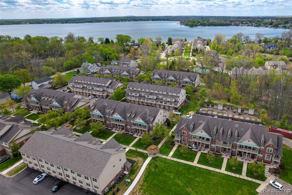 454 Old Pine Way, Walled Lake, MI 48390 — Photo 44