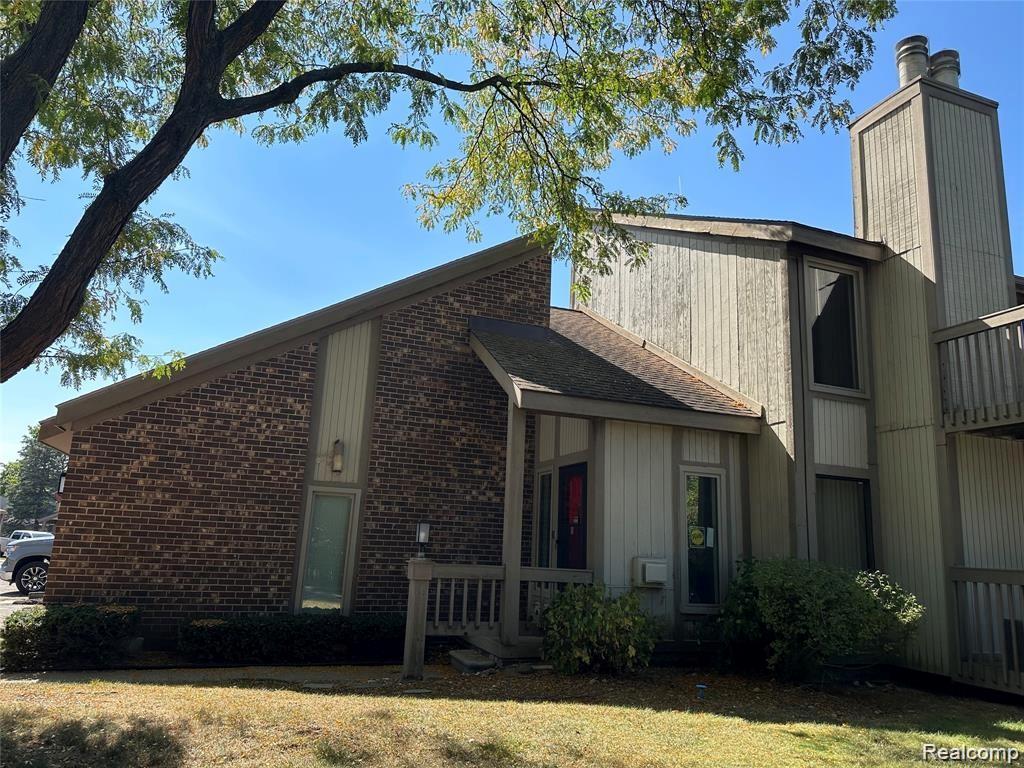 7490 S Brynmawr Court, West Bloomfield, MI — Photo 3