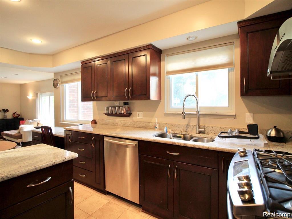 5363 English Drive, Troy, MI 48085 — Photo 10
