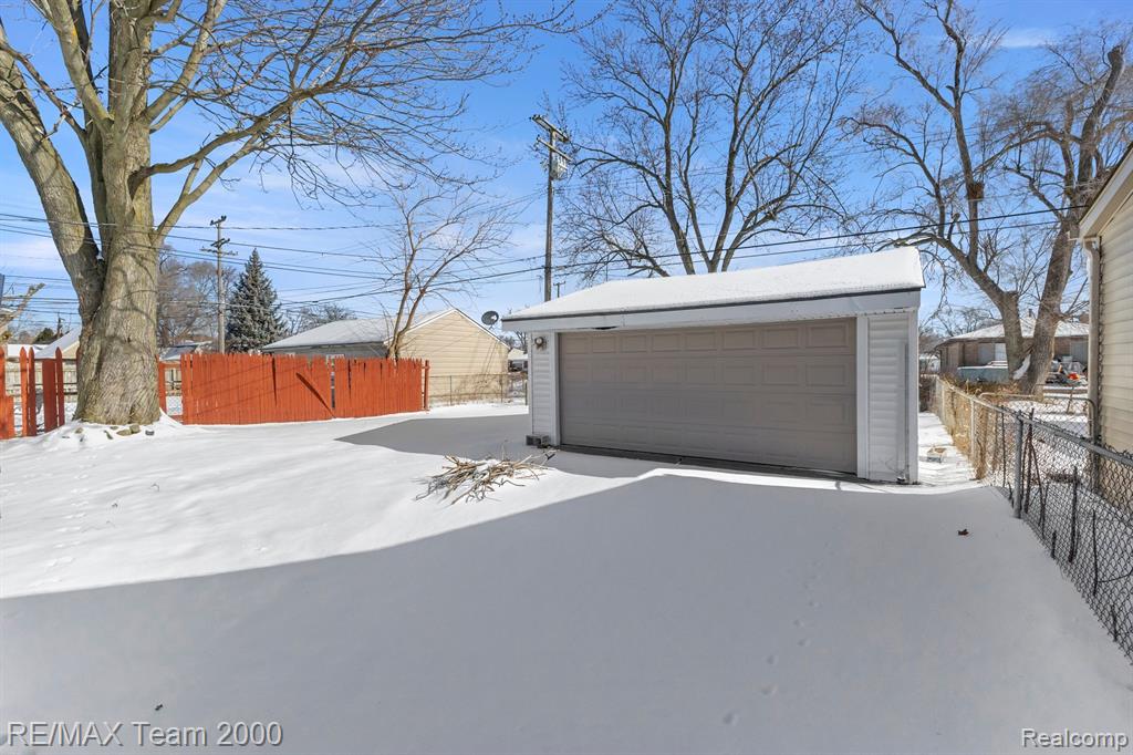 5876 KINMORE Street, Dearborn Heights, MI 48127 — Photo 24