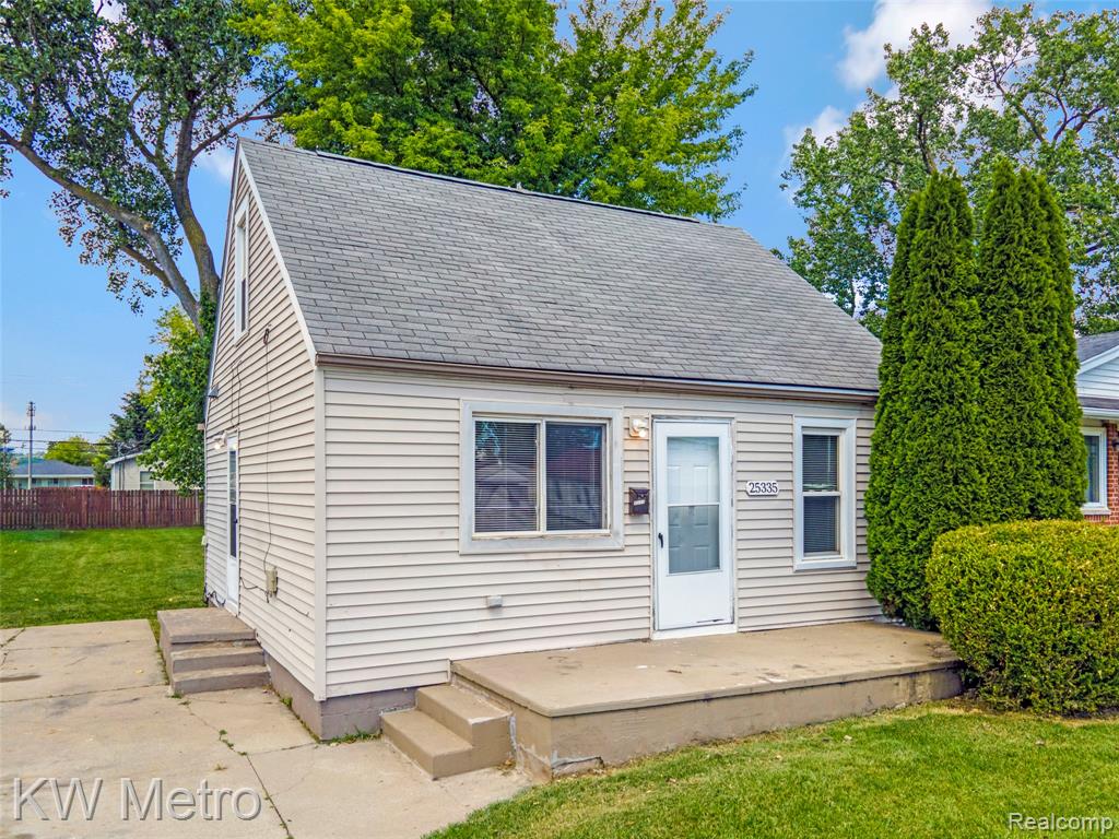 25335 Pinehurst Street, Roseville, MI 48066