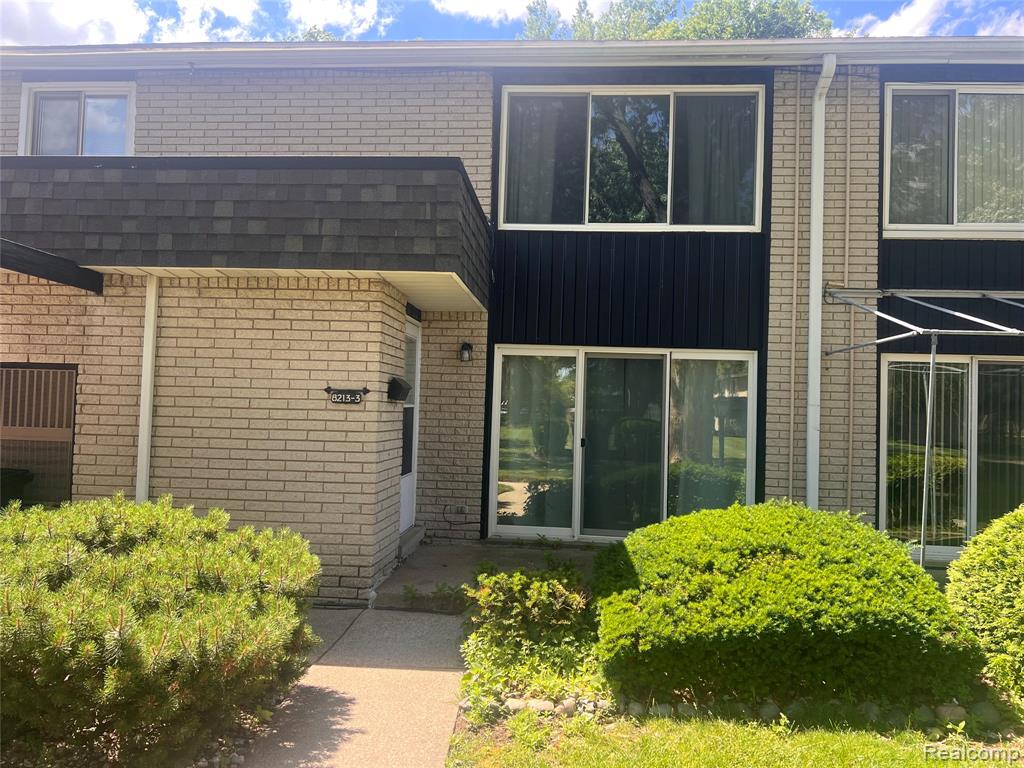 8213 Kennedy Circle, Warren, MI 48093 — front exterior