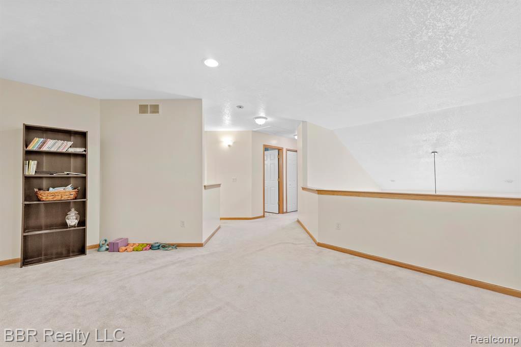 5485 GREENWAY Drive, Trenton, MI, 48183