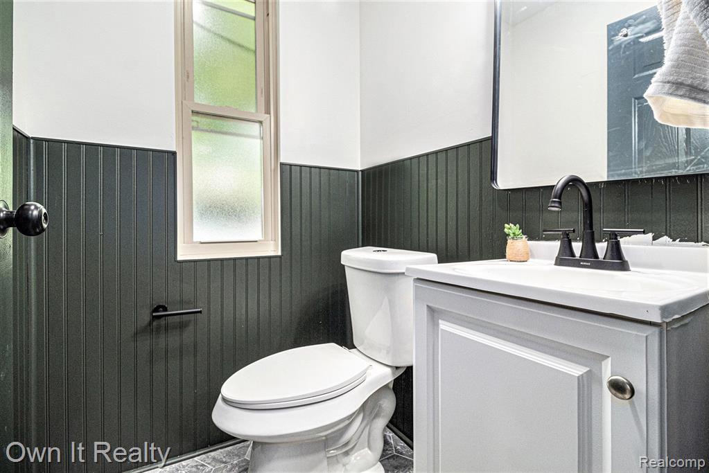 9320 W OUTER Drive, Detroit, MI 48219 — Photo 12